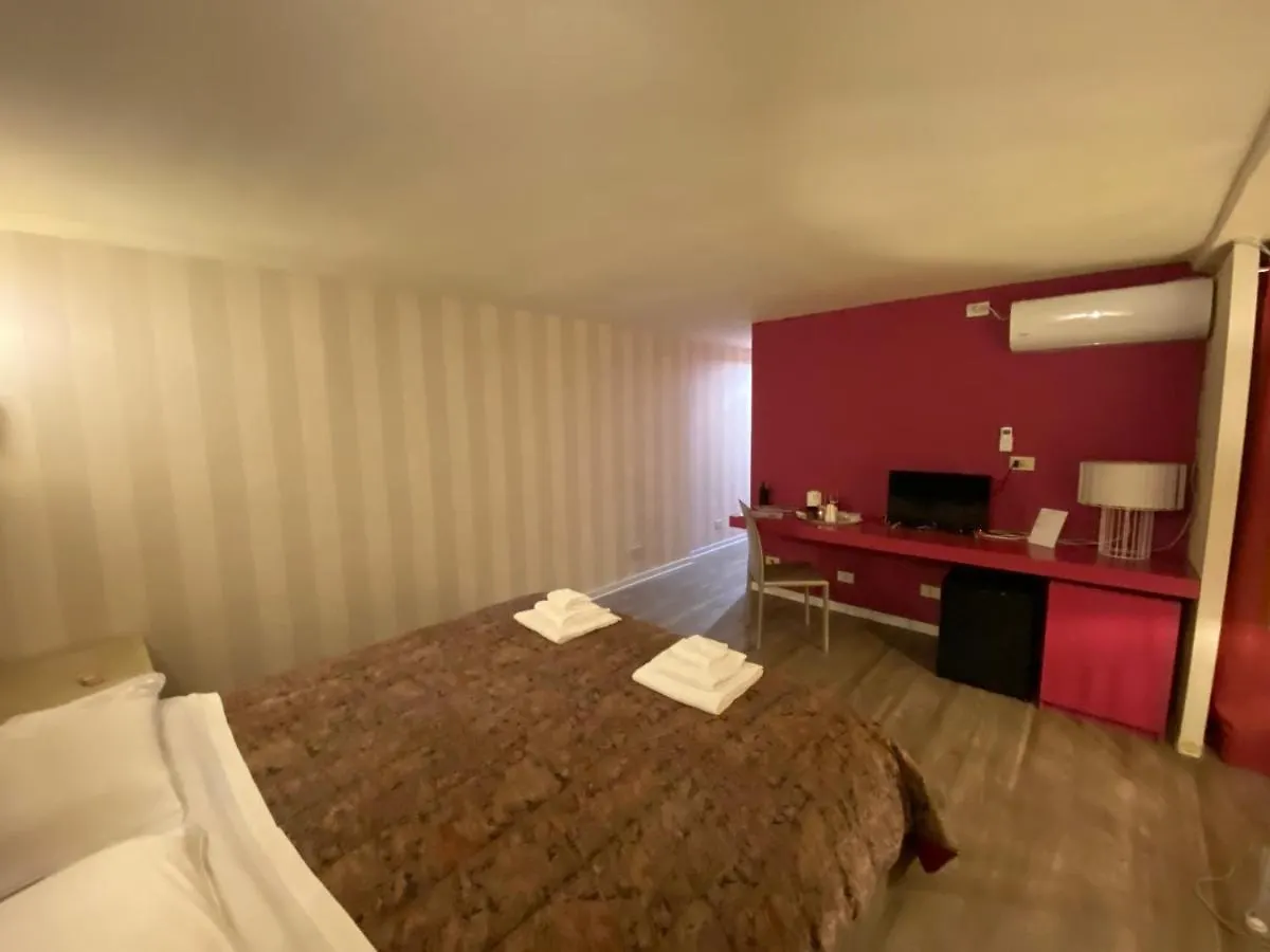Dante'S Room By Apulia Accommodation Bari